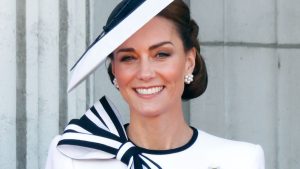 Kate Middleton interpreta con stile il motto non ufficiale della regina durante il Trooping the Colour.