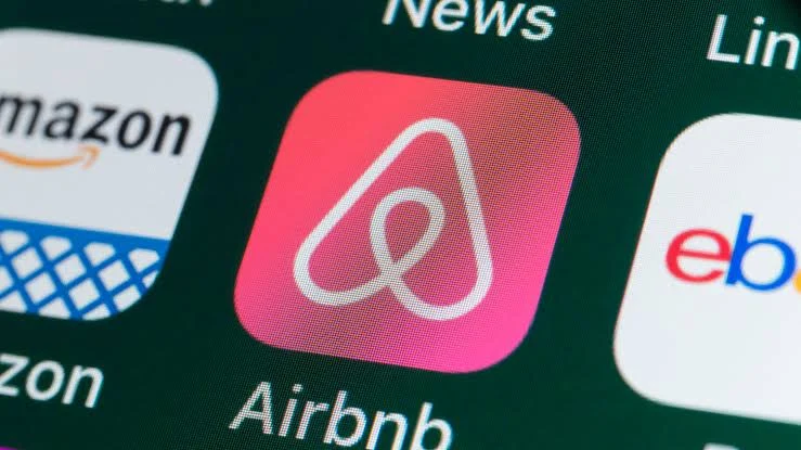 Prenotazioni online e truffe digitali: come difendersi quando si organizza una vacanza