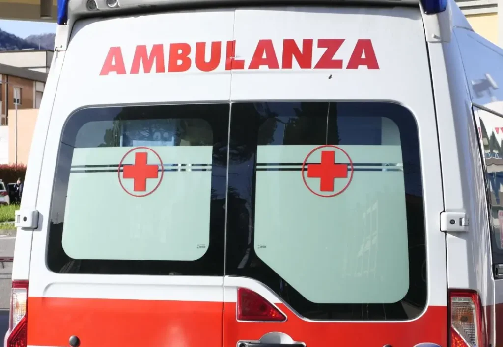 Lecco, tragico incidente in galleria: giovane di 18 anni perde la vita in scontro.