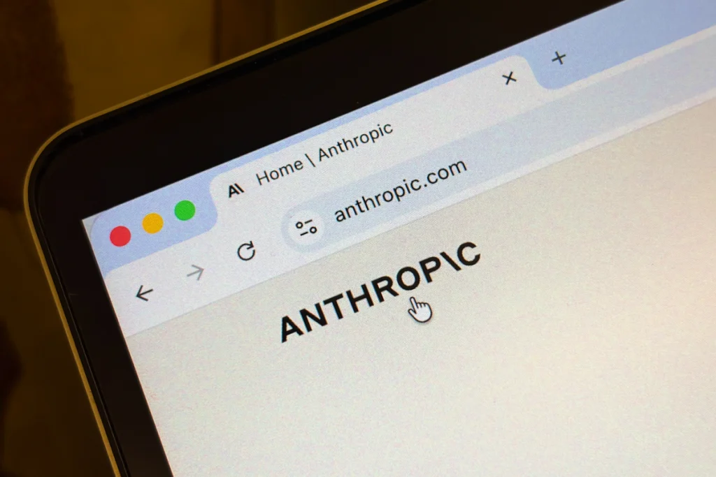 India riflette sul futuro dell’IA mentre Anthropic limita l’accesso ai nuovi modelli.