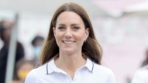 Shorts chino verde salvia di Kate Middleton: il look fresco e chic per l’estate