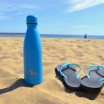 Come ridurre la plastica in estate: alternative sostenibili per spiaggia, viaggi