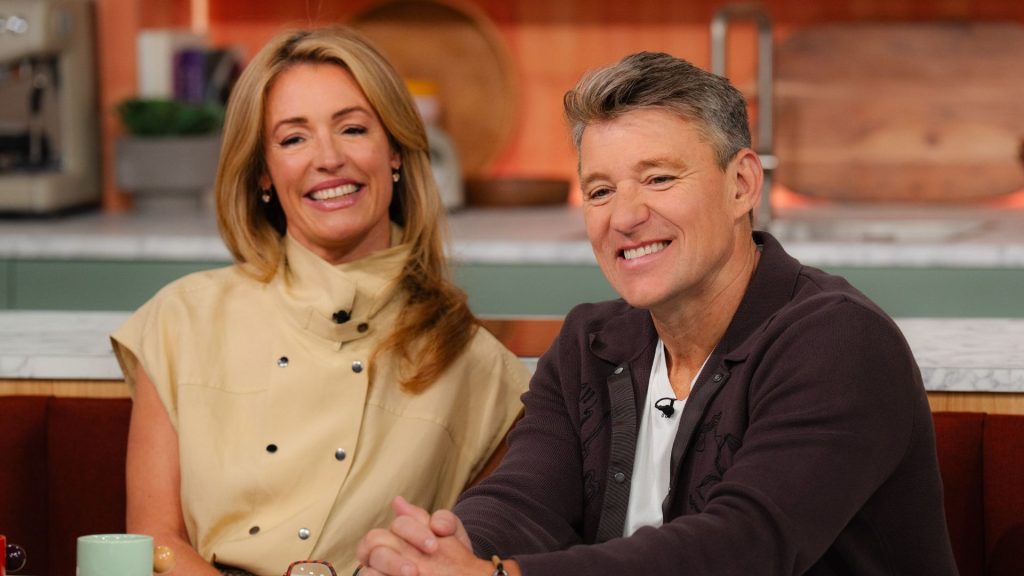 Cat Deeley: i pantaloni balloon come elegante alternativa ai jeans a gamba larga.