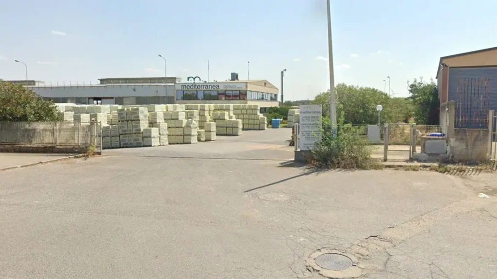 La Regione chiede un incontro al Mimit per affrontare la crisi della ceramica mediterranea.