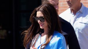 Anne Hathaway: il segreto dell’estate? Co-ords per uno stile impeccabile e senza sforzo.