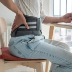 Le 7 migliori fasce lombari per alleviare il mal di schiena, consigliate dagli esperti