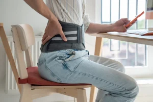 Le 7 migliori fasce lombari per alleviare il mal di schiena, consigliate dagli esperti