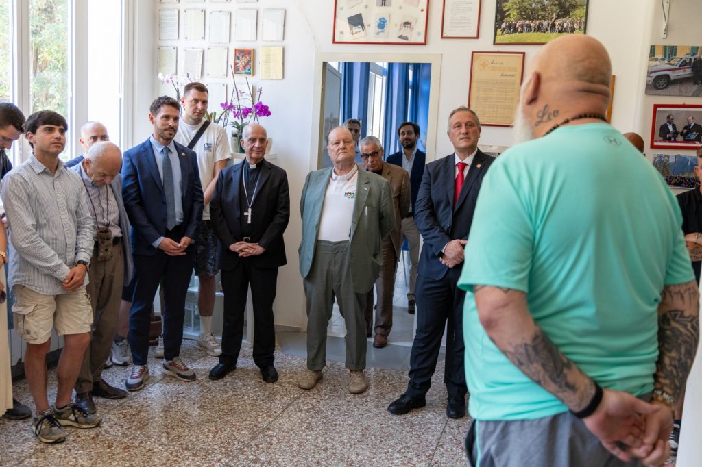 Monsignor Fisichella a Villa Maraini-Croce Rossa: “Chiedere aiuto è un coraggioso gesto”.
