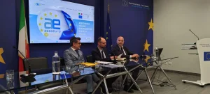 Fondi UE: Assoeuro contesta ANCI E. Romagna per richiesta di prestazioni professionali gratuite.