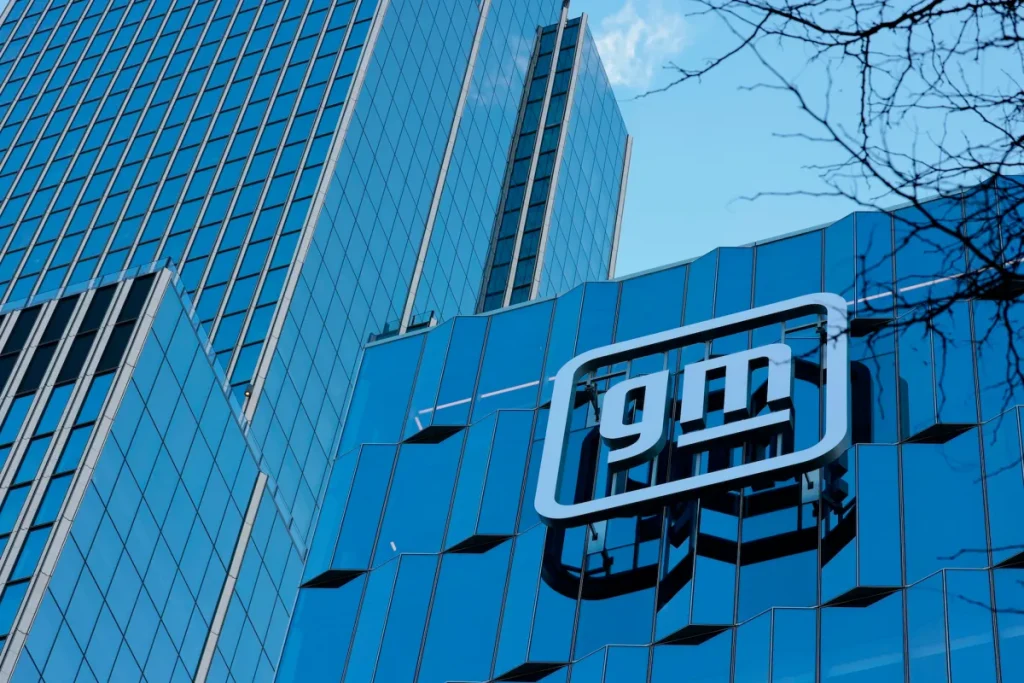 GM entra nella corsa per produrre batterie per data center AI e rete elettrica.