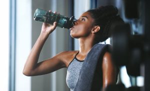 Guida ideale ai drink pre, durante e post allenamento per massimizzare le performance
