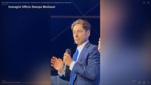 Pier Silvio Berlusconi: “L’incidente in auto poteva avere conseguenze tragiche, ma ora sto bene.”