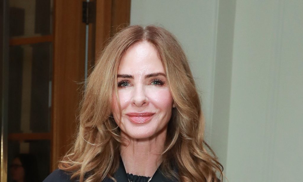 Trinny Woodall riporta i jeans a zampa: scopri le scarpe ideali da abbinare!
