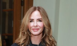 Trinny Woodall riporta i jeans a zampa: scopri le scarpe ideali da abbinare!