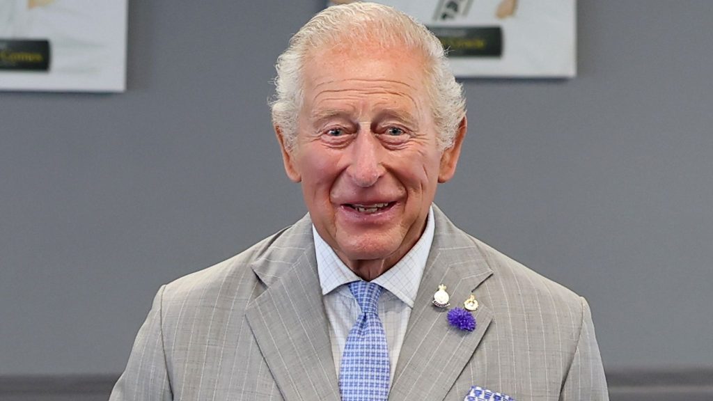 Re Carlo rompe una tradizione secolare grazie alla sua ‘devozione’ per la royal ‘magica’