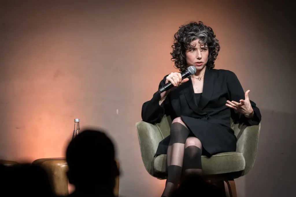 Meredith Whittaker di Signal: “I chatbot AI non sono i tuoi amici”.