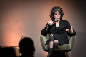 Meredith Whittaker di Signal: “I chatbot AI non sono i tuoi amici”.