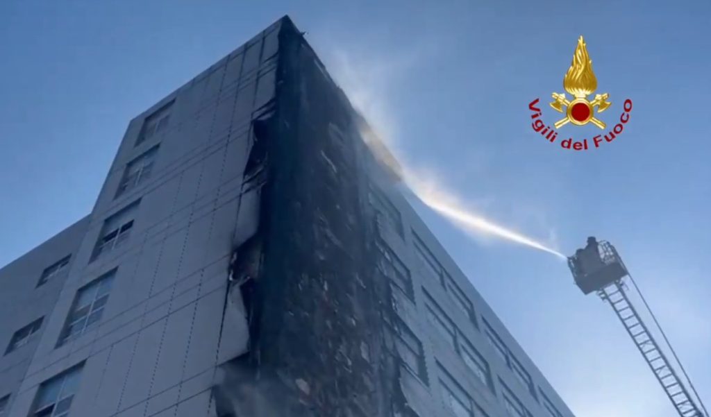 Incendio all’Ospedale del Mare di Napoli: nessun ferito, video dell’accaduto disponibile.
