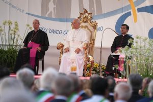 Il Papa a Pavia: “Fermiamo odio e bullismo”. Fontana: “Un evento storico”.