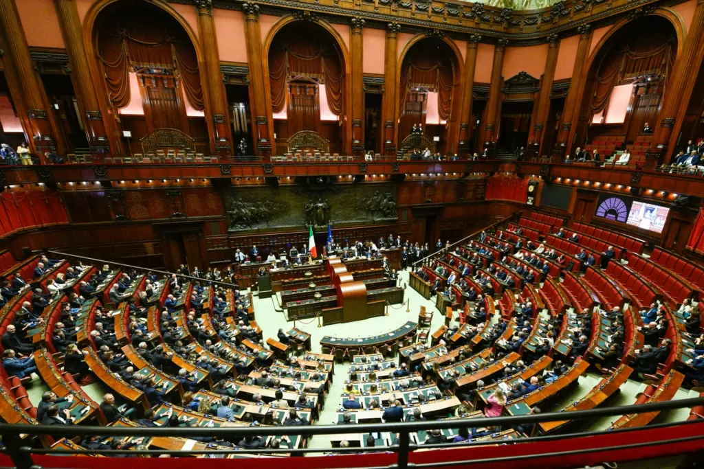 Camera approva ddl nucleare: il testo ora passa al Senato per ulteriori discussioni.