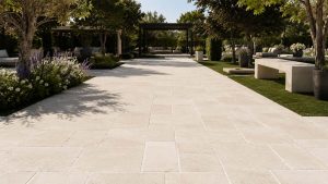 Ristrutturare e arredare: eleganza senza tempo con pavimenti in pietra naturale.
