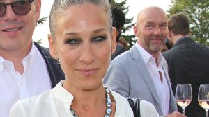 Ritorno sempre all’intramontabile outfit estivo in denim di Sarah Jessica Parker.