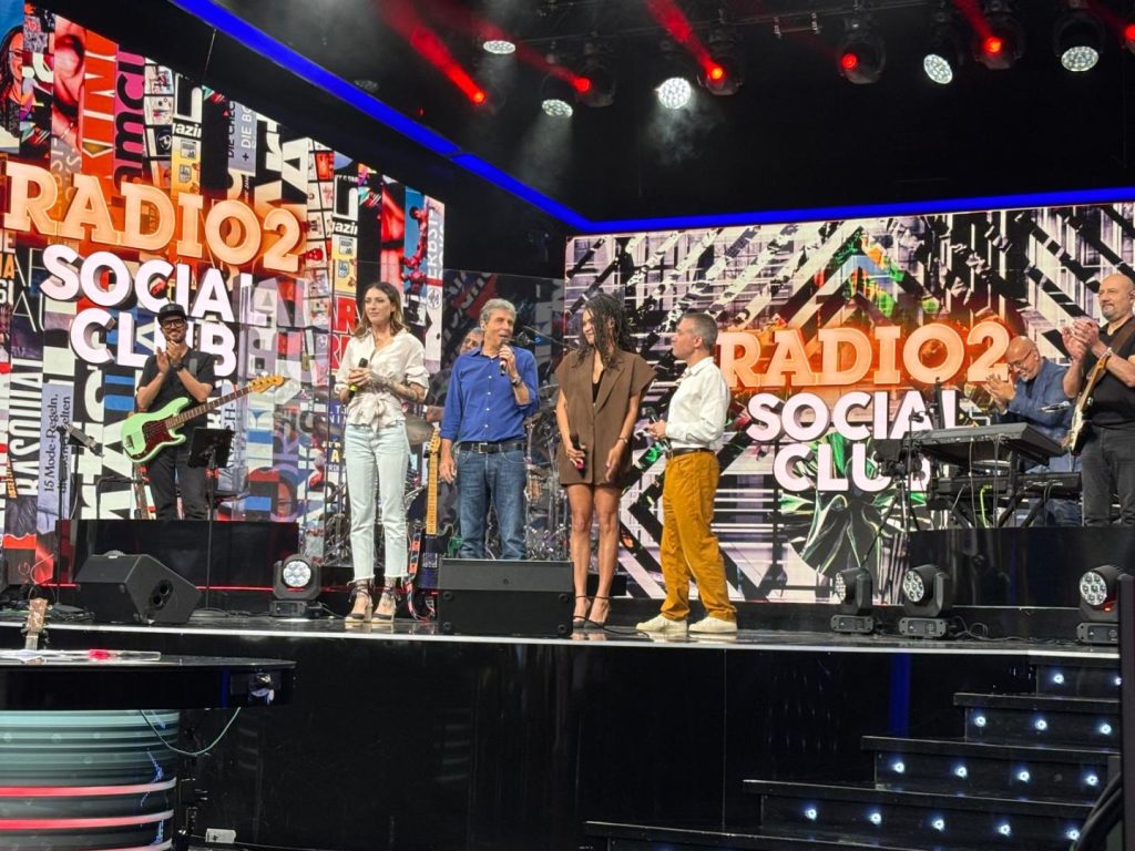 Radio2 chiude la stagione con il live “Il cielo è sempre più blu” a Cosenza