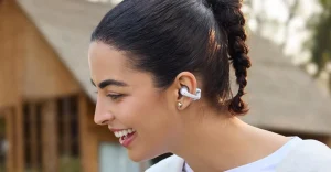 Shokz migliora le cuffie open: suono potenziato e design più leggero.