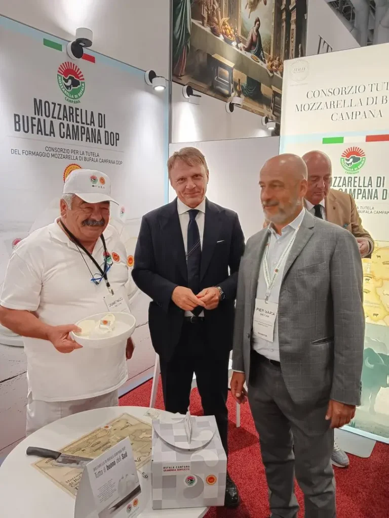 Mozzarella Dop: il consorzio porta a New York il segreto della bufala campana.