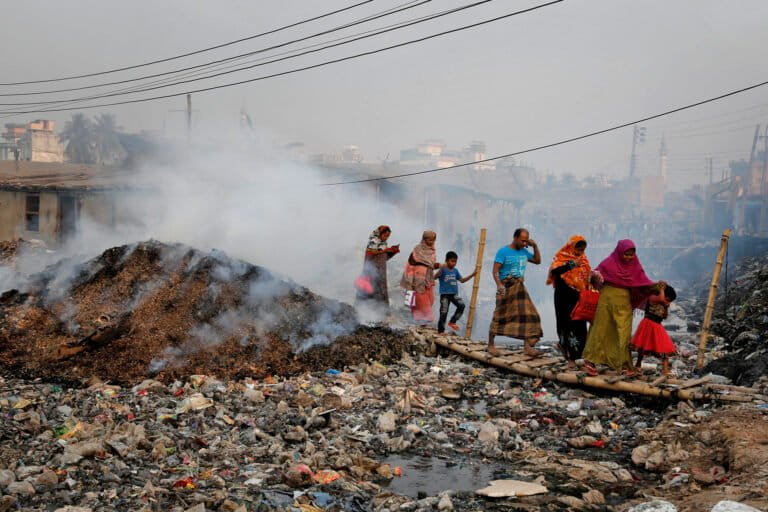 Bangladesh: difficoltà nell’applicare il principio “chi inquina paga” a causa di ritardi legali.