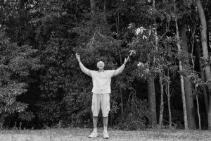 Tony Parkes: il banchiere che ha ripiantato una foresta pluviale, un esempio di sostenibilità.