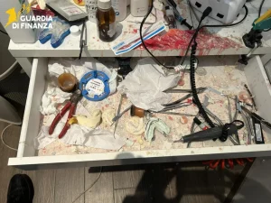 Finto dentista scoperto a Latina: sequestrato uno studio odontoiatrico abusivo.