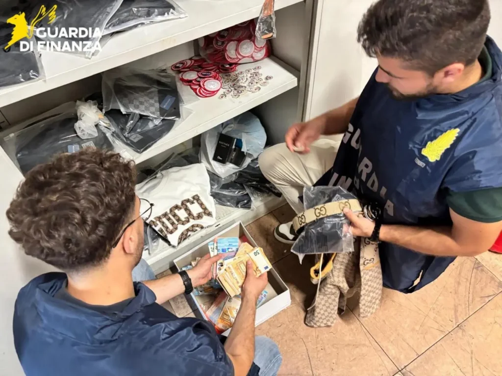 Guardia di Finanza nel Milanese: sequestrati oltre 15.000 articoli contraffatti.