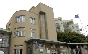 Tragedia a Sestri Levante: morta bambina intrappolata in piscina, Musumeci promette leggi più severe.