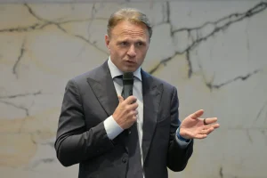 Lollobrigida: Il divieto di fotovoltaico a terra tutela diritti europei e valori costituzionali.