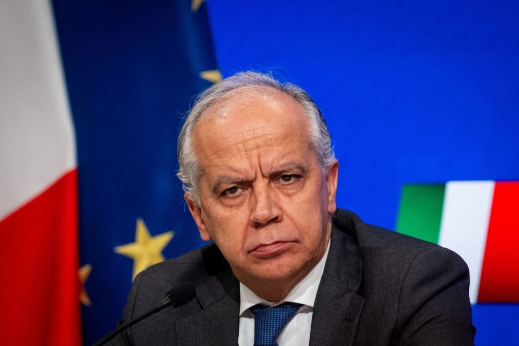 Caso Roggero: Piantedosi avverte, “Niente pressioni su Mattarella per la grazia”.