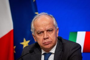 Caso Roggero: Piantedosi avverte, “Niente pressioni su Mattarella per la grazia”.