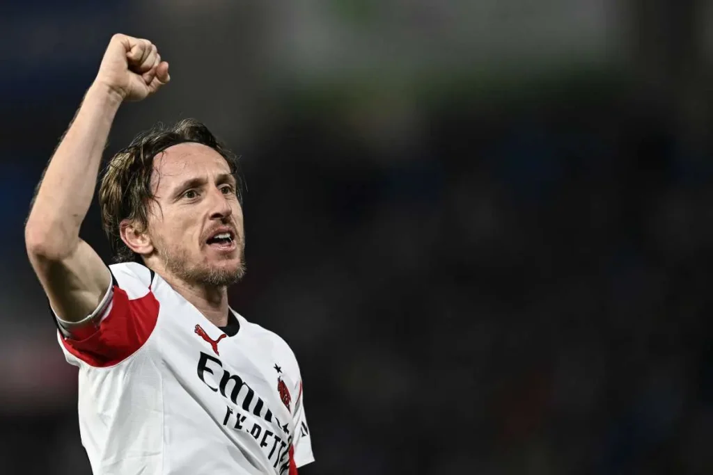 Modric rinnova col Milan: emozione e nuovi obiettivi per un altro anno insieme.