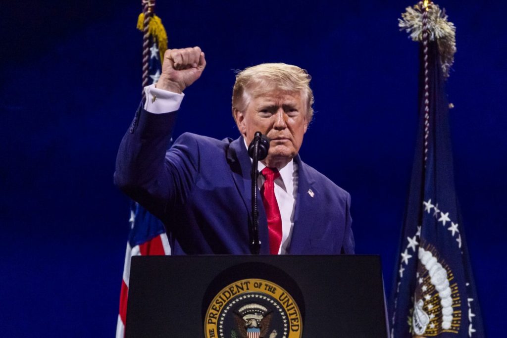 Trump: Usa mai così ricchi e forti, il comunismo è un cancro da estirpare.