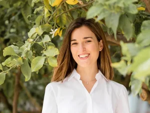 Gabriella Favara assume la presidenza di Assovini Sicilia, un nuovo capitolo per il vino siciliano.