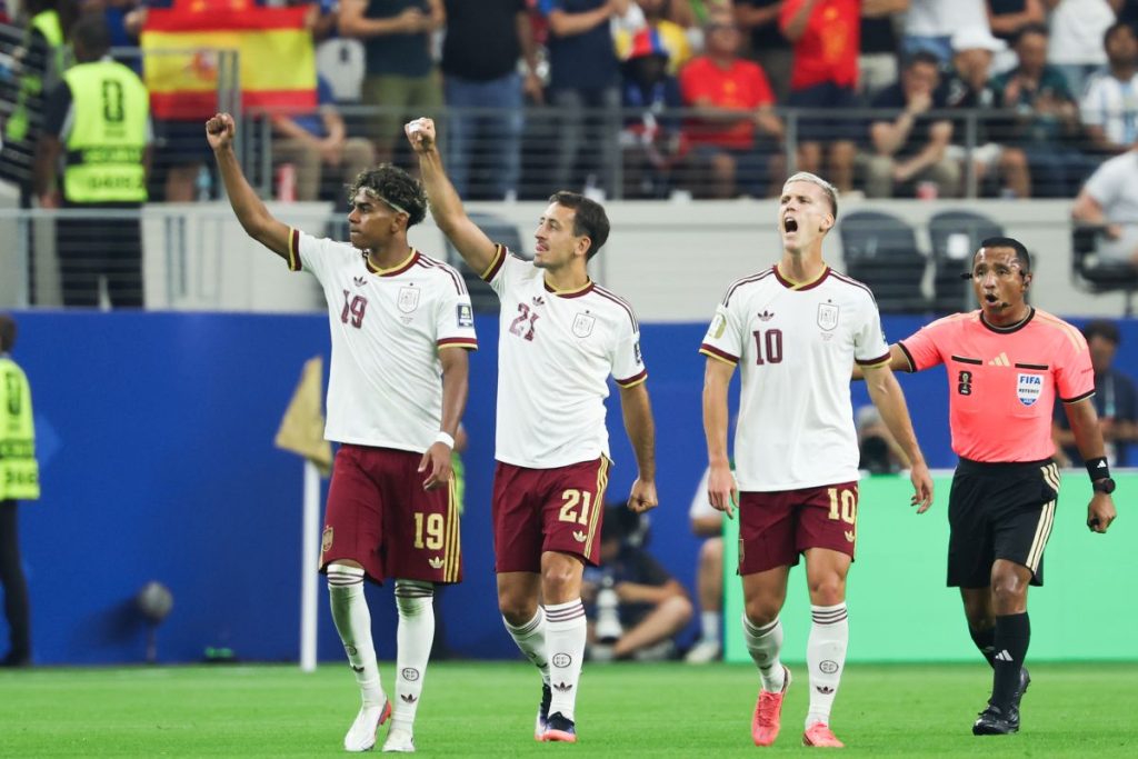 Spagna batte Francia 2-0 e conquista la finale dei Mondiali.