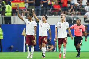 Spagna batte Francia 2-0 e conquista la finale dei Mondiali.