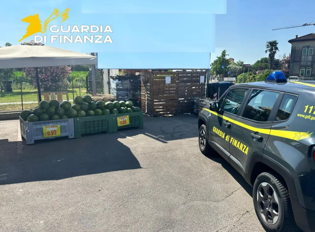 Rovigo: sequestrati 450 kg di carne scaduta e 3 tonnellate di verdura marcia.