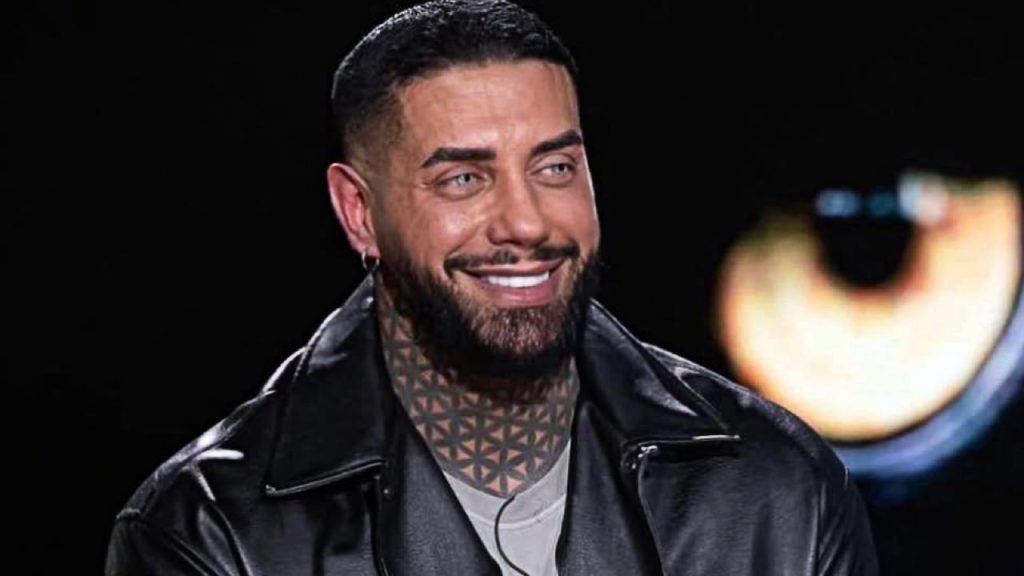 Francesco Chiofalo si unisce all’Isola dei Famosi dopo un’operazione da 16mila euro.