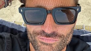 Filippo Bisciglia riceve un prezioso consiglio da Maria De Filippi ora che è single.