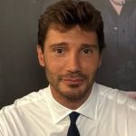 Stefano De Martino incontra la mamma di Geolier allo Stadio Maradona: il video emozionante.