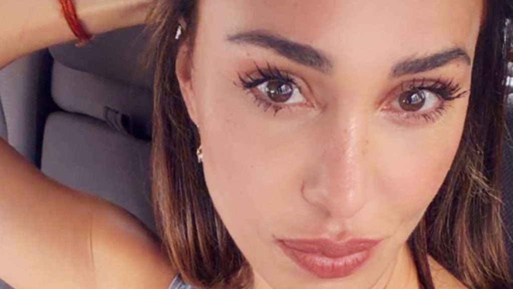 Belen Rodriguez riflette sui momenti difficili: “I periodi bui toccano tutti”.