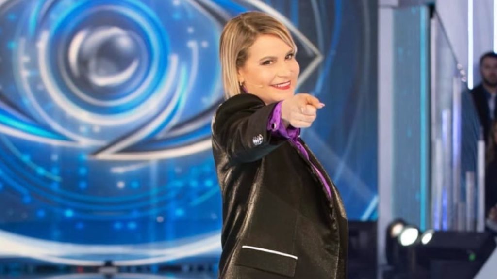 Simona Ventura torna in TV, ma il rinnovo del Grande Fratello resta incerto.