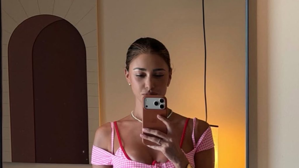 Belen Rodriguez, Stefano De Martino e Antonino Spinalbese: festa di famiglia per Luna Marì.