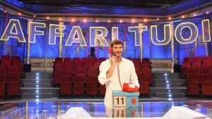 Affari Tuoi saluta il pubblico: l’emozionante commiato di Stefano De Martino in lacrime